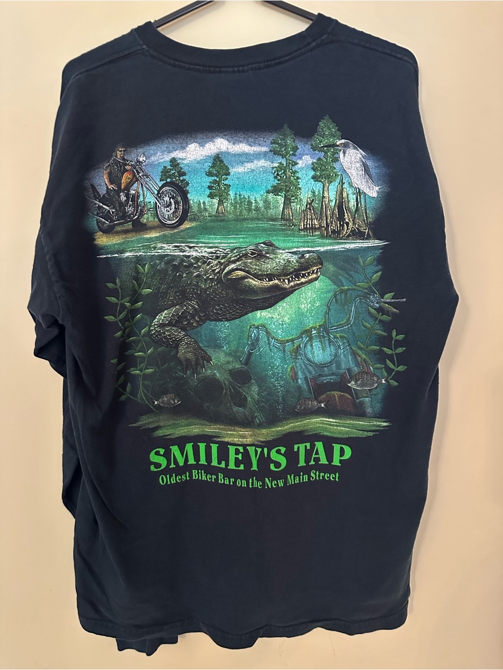 Vintage late 90’s - early 2000’s Daytona Beach Bike Week Smiley’s Tap Shirt